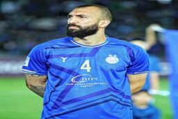 روزبه چشمی به جمع بازیکنان باسابقه استقلال پیوست/ رکورد ۲۰۰ بازی با پیراهن آبی