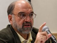 واکنش عبدالکریم سروش به حمله تندروها به سید محمد خاتمی: حمله‌کنندگان به خاتمی کاسب جنگ هستند؛ آنها را به هر نحوی باید سر جایشان نشاند