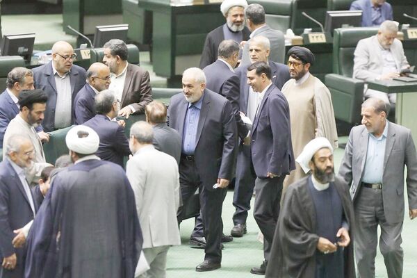 ناگفته‌های وزیر بازمانده دولت سیزدهم از کشوری که پزشکیان تحویل گرفت/ مخازن خالی صنایع خاموش
