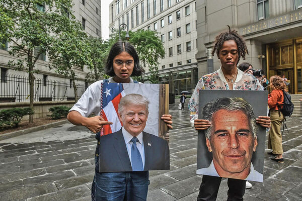 الیـــــت فراتر از قانون/ترامپ چگونه کنترل روایت اپستین را از دست داد و نتوانست از خشم حامیانش بکاهد؟