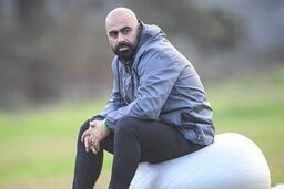 مازیار زارع سرمربی ملوان ماند