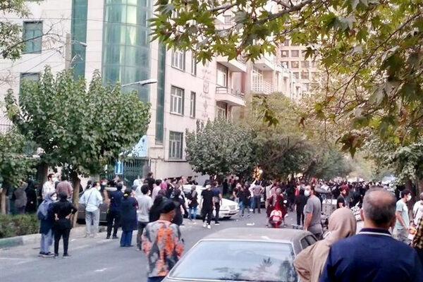 بغض فروخورده تنهایی یک ملت