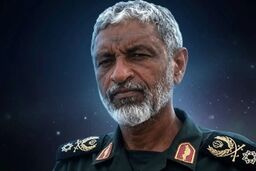 اظهارات دریادار عظمایی درباره انهدام شناور آمریکایی در تنگه هرمز