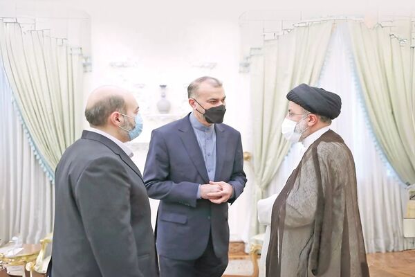 به جای تولید ژئوپلیتیک آن‏‌را مصرف می‏‌کنیم