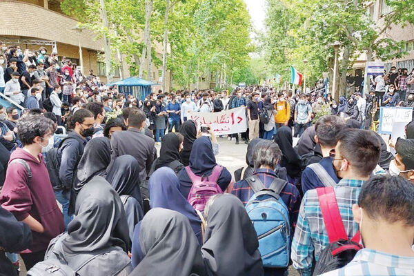 کمبود بودجه، دانشگاهِ خلاصه/استادان دانشگاه می‏‌گویند اجرای طرح کاهش سال‏‌های تحصیل به کیفیت آموزش لطمه جدی می‌‏زند و هدف از اجرای آن مشخص نیست