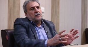 فلاحت‌پیشه: اگر قرار بر این باشد که کشور از جنگ و فتنه دور شود، پزشکیان باید با هر کسی حتی با ترامپ مذاکره کند