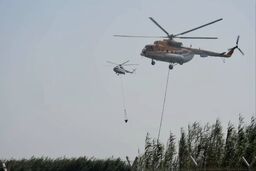 نجات ۸ تکنسین گرفتار در باتلاق تالاب شادگان
