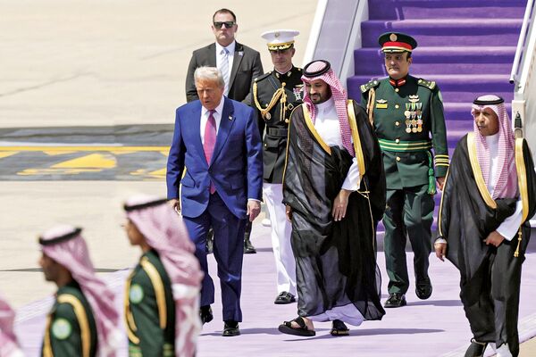 اول تجارت بعد سیاست/بررسی سفر ترامپ به خاورمیانه که دیروز از عربستان آغاز شد