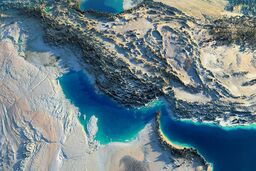 دو بیانیه، دو رویکرد