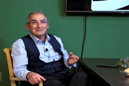 زیباکلام: پدر جد پزشکیان هم نمی تواند جلوی بودجه نهادهای فرهنگی  را بگیرد