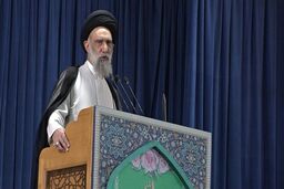 امام جمعه اصفهان:  رفع تحریم‌ها در اختیار دولت آمریکا نیست، مذاکره معنایی ندارد