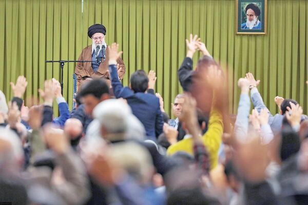 با تاکید بر مقاومت ملی در برابر فشارهای خارجی صورت گرفت: واکنش رهبری به احتمال تکرار جنگ