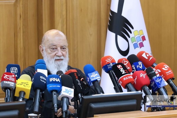 مهدی چمران، رئیس شورای شهر تهران خبر داد: ساخت پناهگاه در تهران