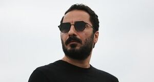 کنار گذاشته شدن نوید محمدزاده از تئاتر آرش