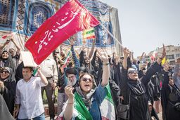 تهران زنده است/حضور گسترده پایتخت‌نشینان در نمازجمعه و تجمع ضدمتجاوز دیروز
