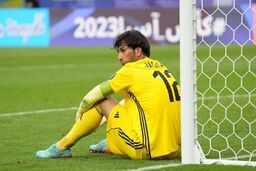 «آیفون طلا» برای دروازه‌بانی که دروازه‌‎اش را بسته نگه دارد