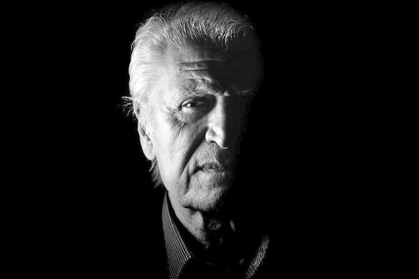 رنگ‌‏آمیز نت‏‌ها روی بوم زمانه/درباره احمـــــد پژمان که در کارنامه پربار خود از آهنگسازی برای داریوش تا سیمرغ جشنواره فجر را دارد و شامگاه هفتم شهریور در لس‏‌آنجلس درگذشت