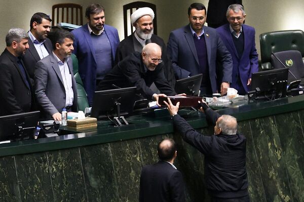 ۱۰ سهامدار بزرگ بودجه/ کسری صندوق بازنشستگی از سال 97 تا امروز 16 برابر شده است